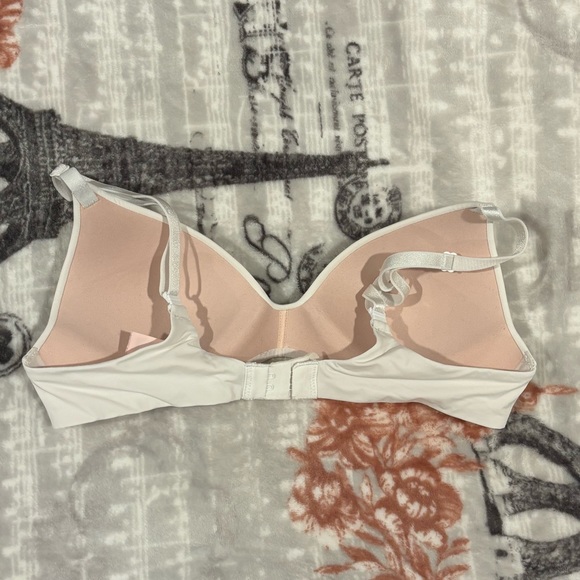 VS bra bundle 🖤🤍 - Picture 6 of 6